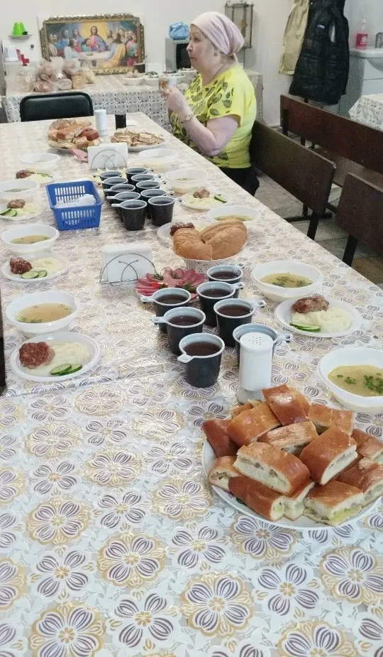 Стол благотворительной трапезной